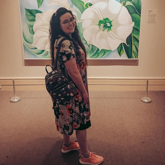 Meet your Posher, Rachel N. 💐 - Picture 3 of 16